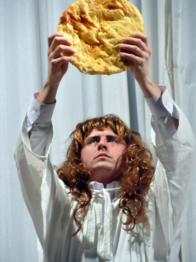 Misterium Męki Pańskiej w wykonaniu uczniów tarnogrodzkiego gimnazjum (FOTO)