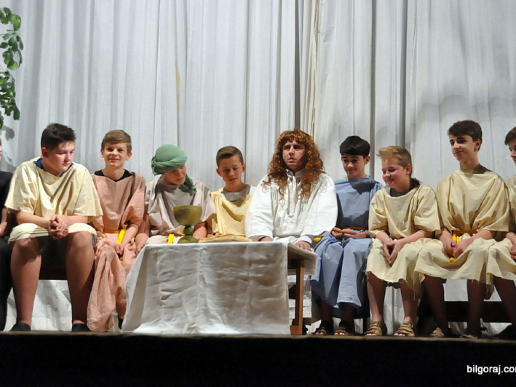 Misterium Męki Pańskiej w wykonaniu uczniów tarnogrodzkiego gimnazjum (FOTO)