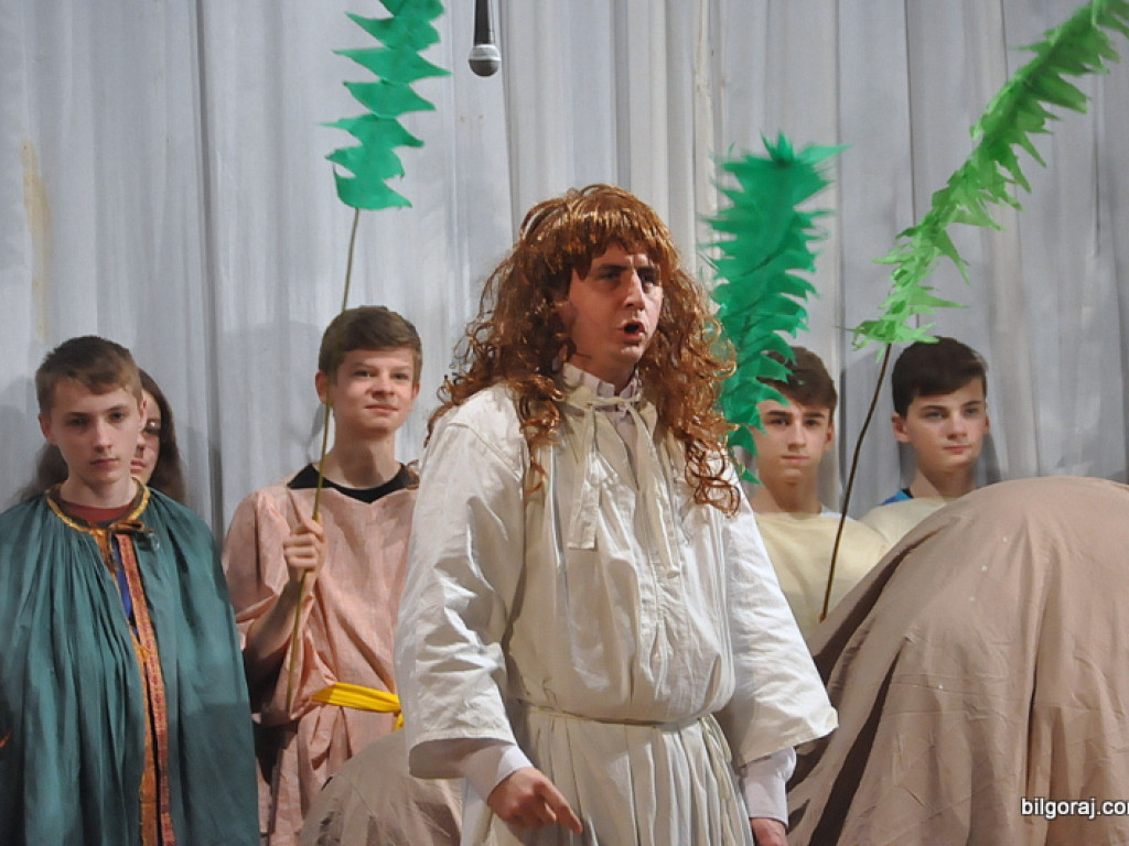 Misterium Męki Pańskiej w wykonaniu uczniów tarnogrodzkiego gimnazjum (FOTO)