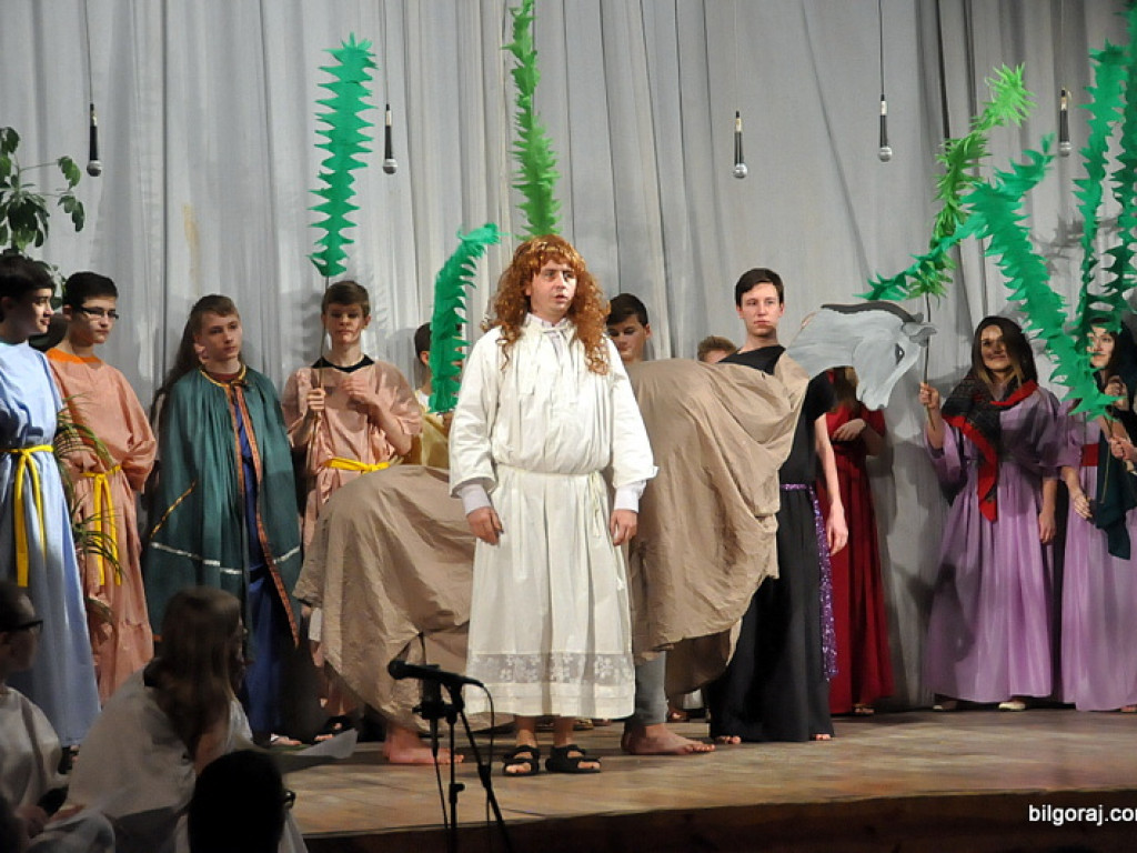 Misterium Męki Pańskiej w wykonaniu uczniów tarnogrodzkiego gimnazjum (FOTO)