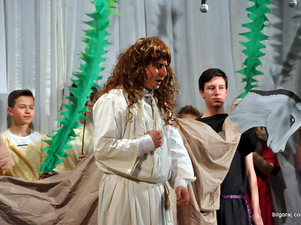 Misterium Męki Pańskiej w wykonaniu uczniów tarnogrodzkiego gimnazjum (FOTO)