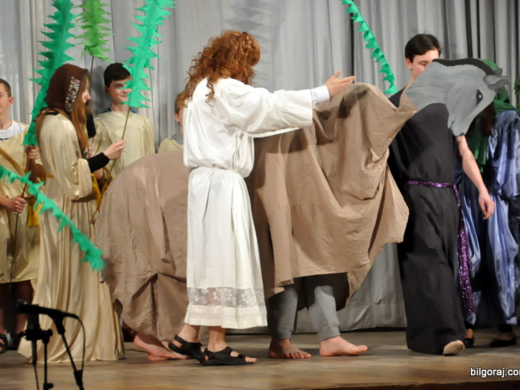 Misterium Męki Pańskiej w wykonaniu uczniów tarnogrodzkiego gimnazjum (FOTO)