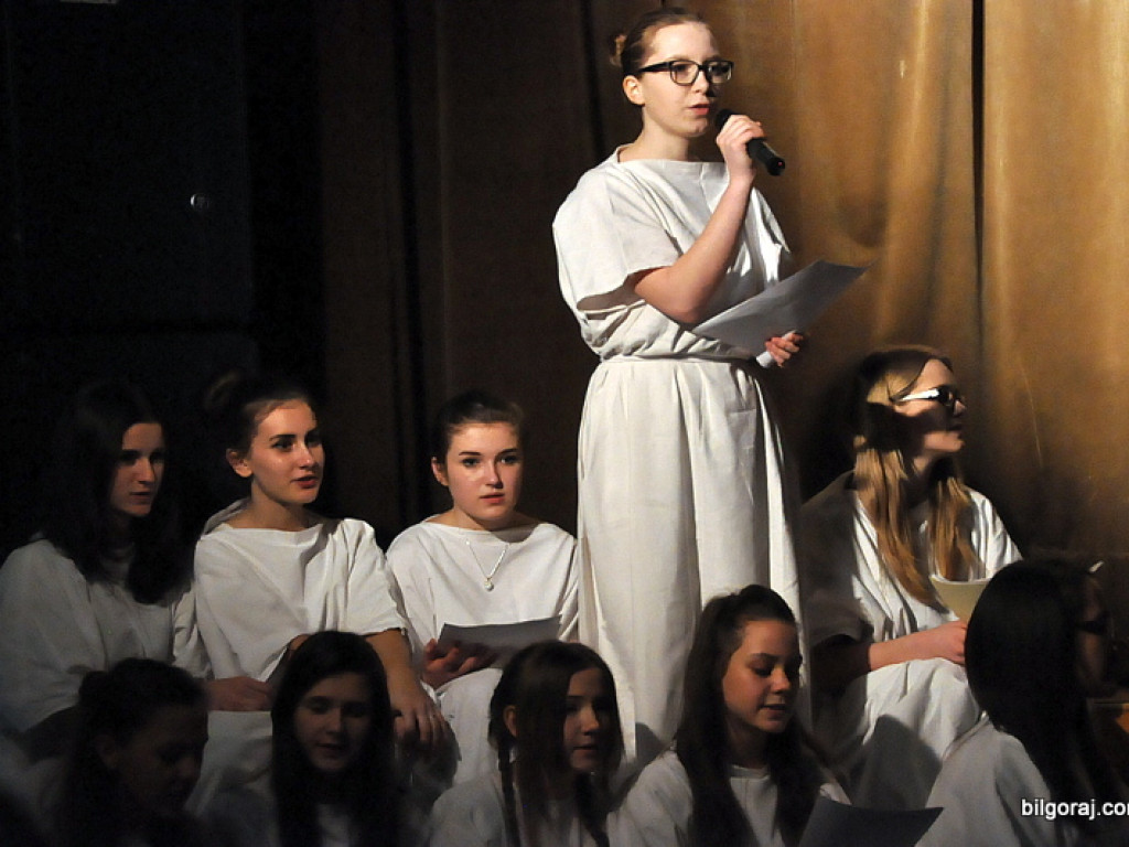 Misterium Męki Pańskiej w wykonaniu uczniów tarnogrodzkiego gimnazjum (FOTO)