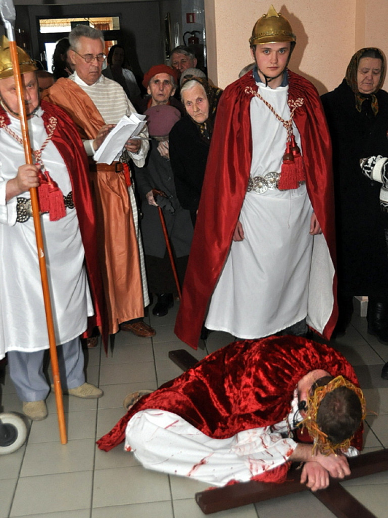 Misterium Męki Pańskiej w DPS dla Kombatantów (FOTO)