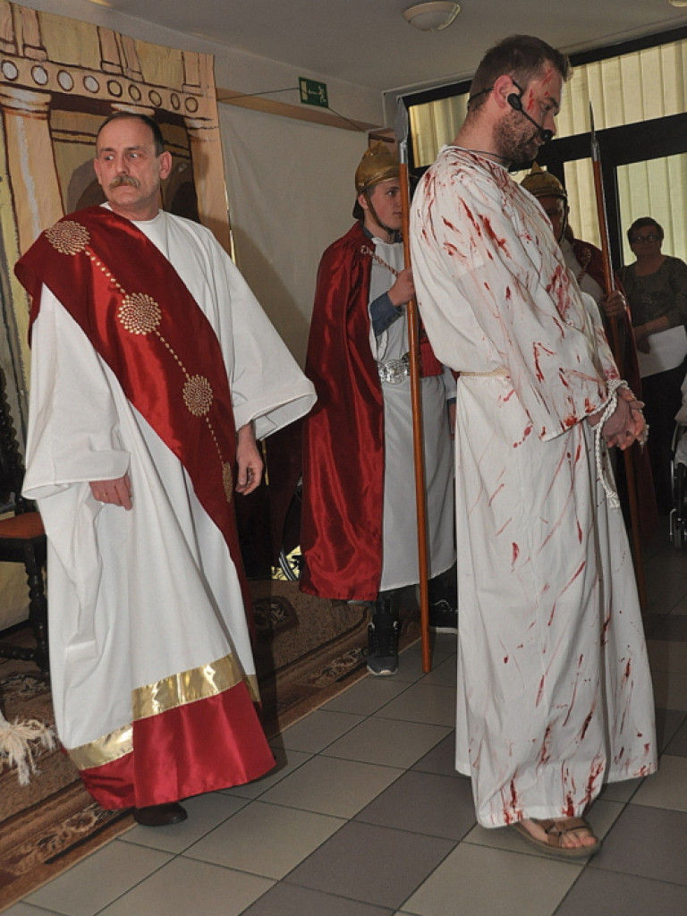 Misterium Męki Pańskiej w DPS dla Kombatantów (FOTO)