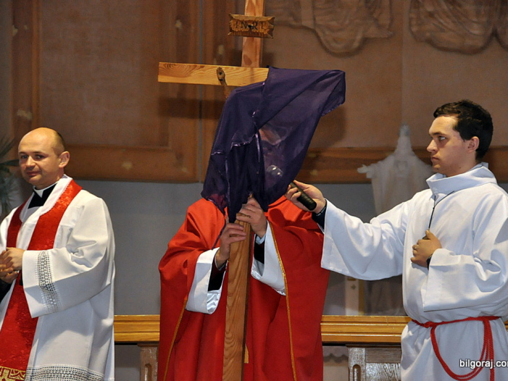 Liturgia Wielkiego Piątku (FOTO)