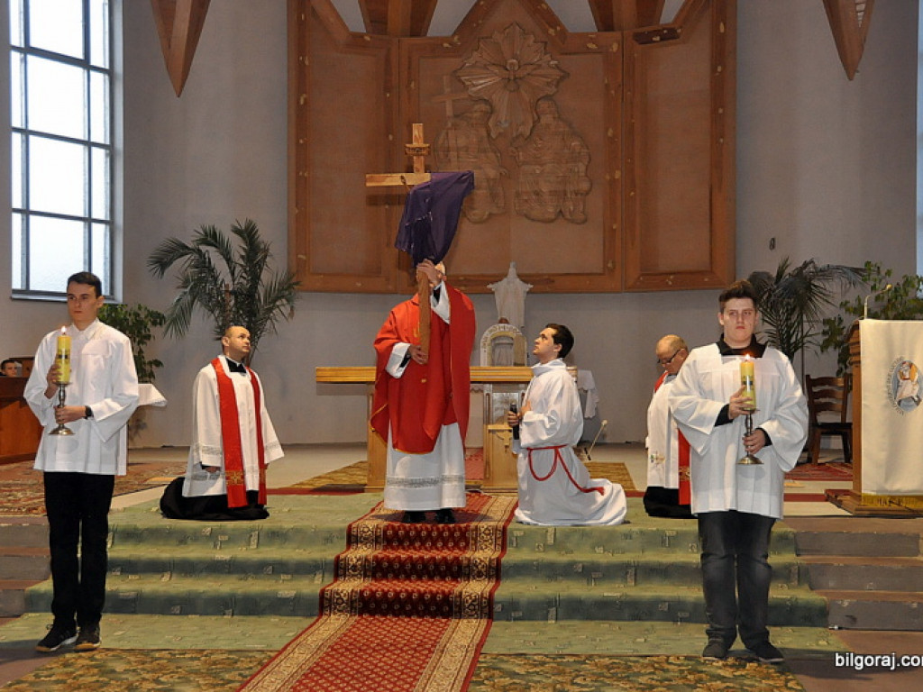 Liturgia Wielkiego Piątku (FOTO)