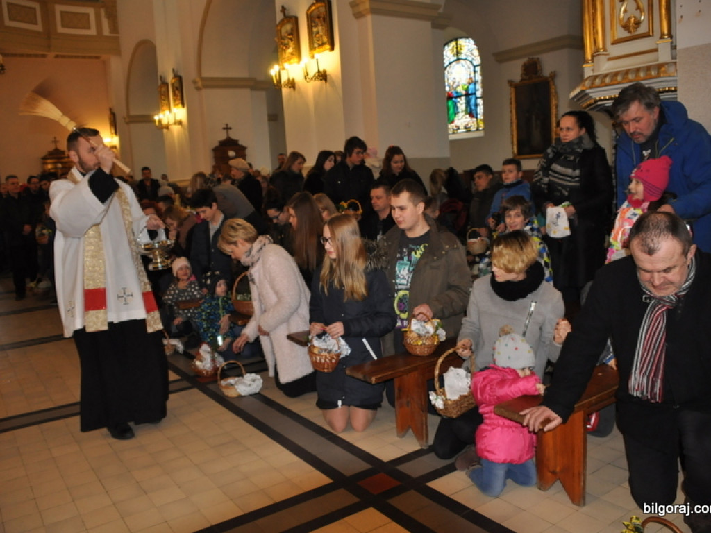 Poświęcenie pokarmów na stół wielkanocny (FOTO)