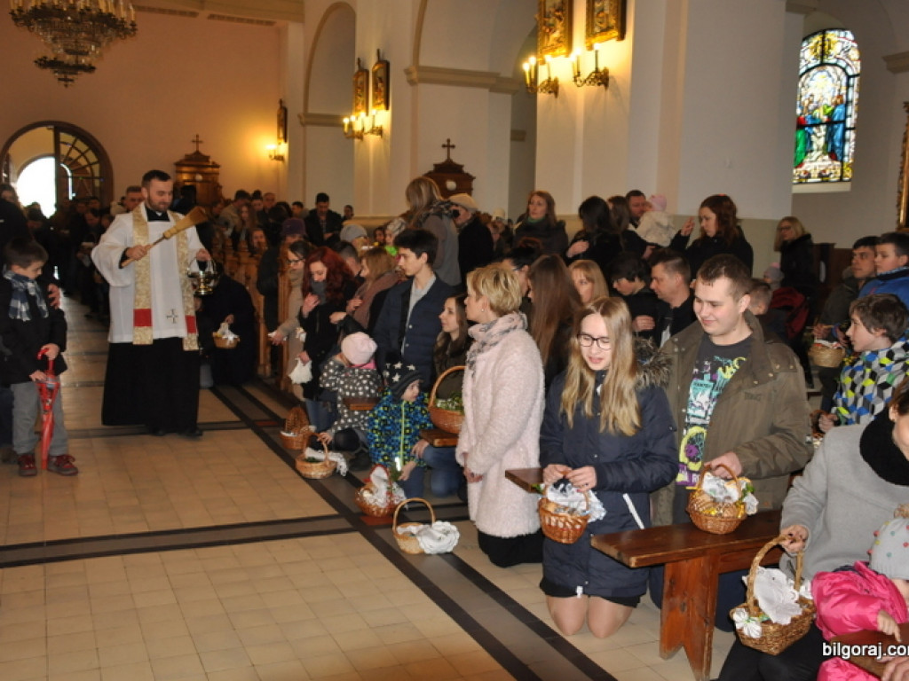 Poświęcenie pokarmów na stół wielkanocny (FOTO)