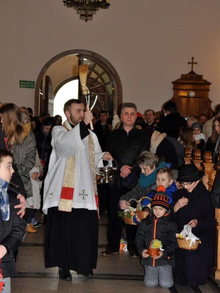 Poświęcenie pokarmów na stół wielkanocny (FOTO)
