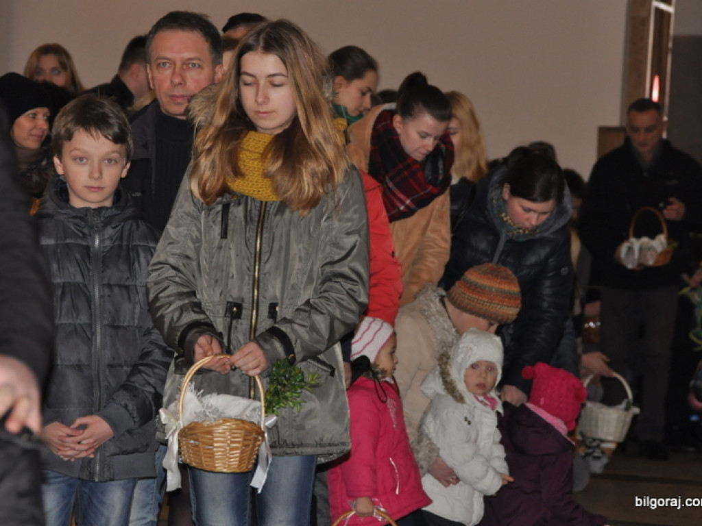 Poświęcenie pokarmów na stół wielkanocny (FOTO)