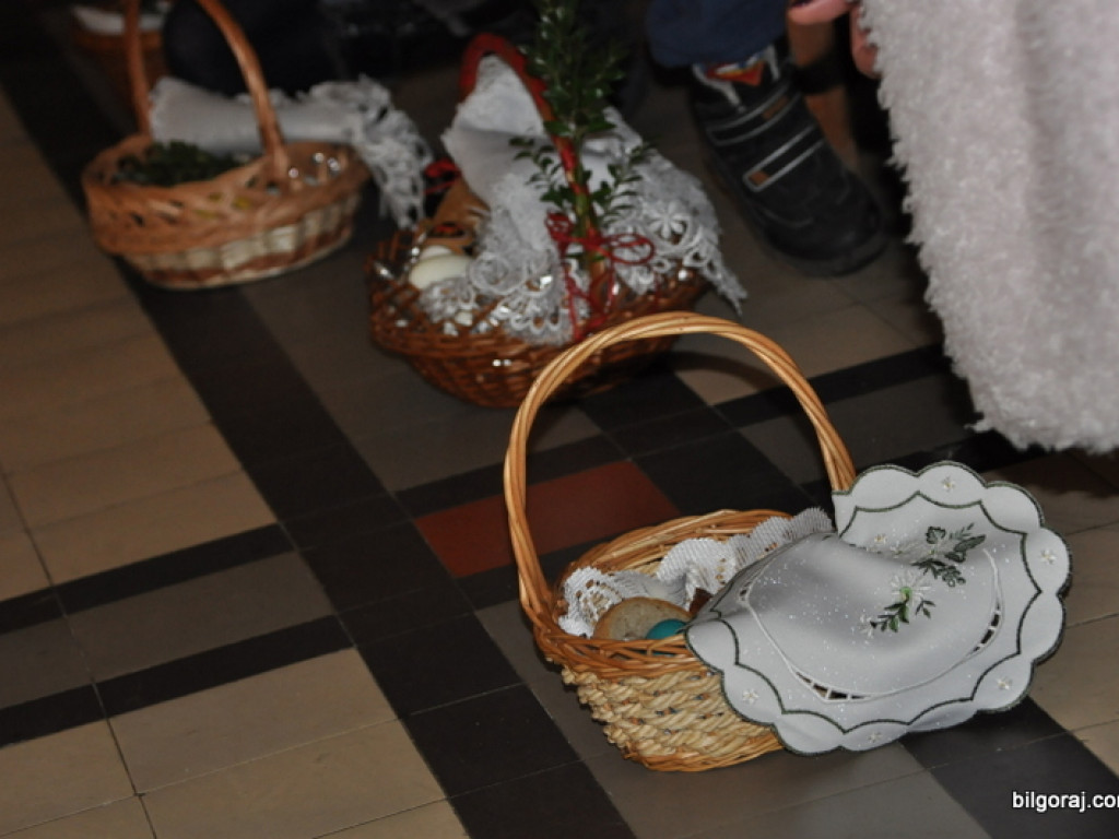 Poświęcenie pokarmów na stół wielkanocny (FOTO)