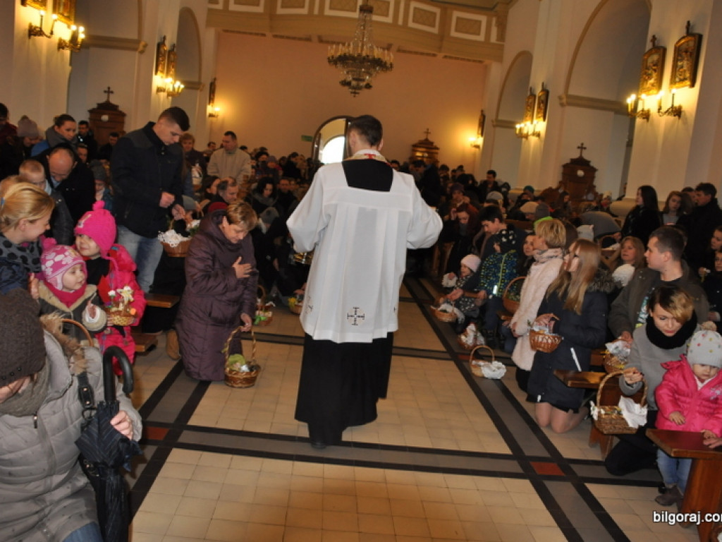 Poświęcenie pokarmów na stół wielkanocny (FOTO)