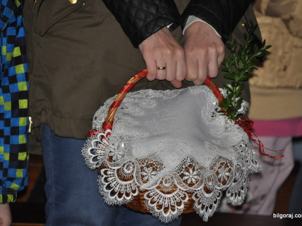 Poświęcenie pokarmów na stół wielkanocny (FOTO)