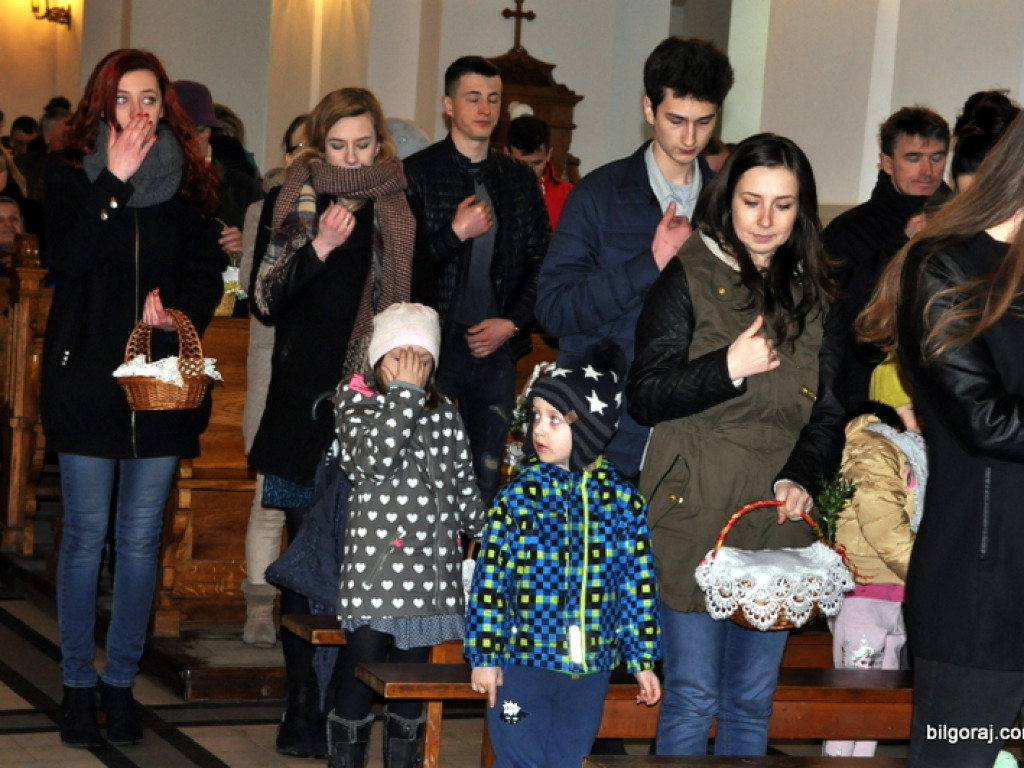 Poświęcenie pokarmów na stół wielkanocny (FOTO)