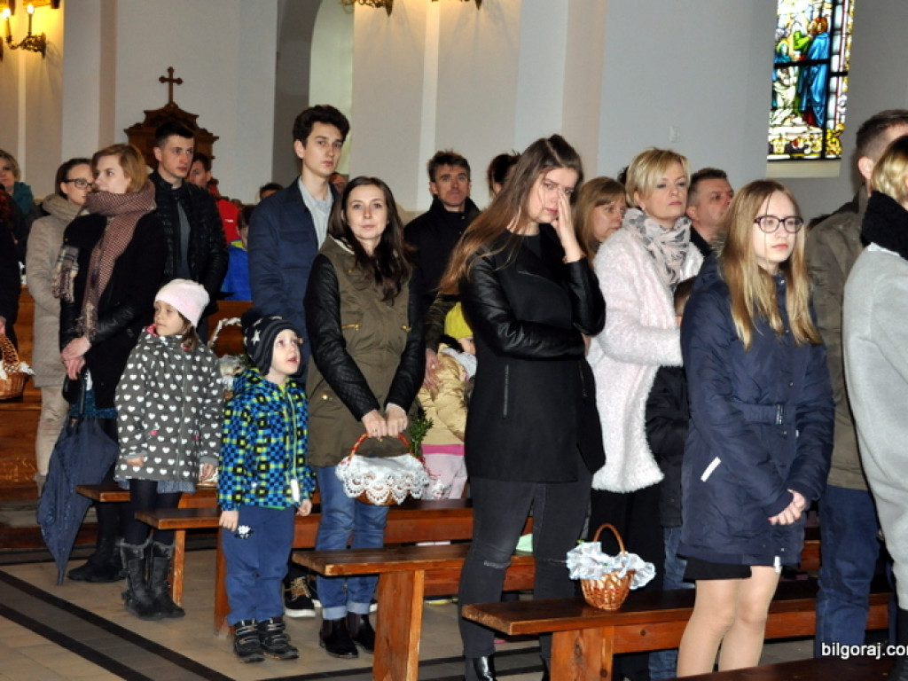 Poświęcenie pokarmów na stół wielkanocny (FOTO)