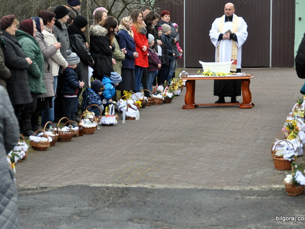 Poświęcenie pokarmów na stół wielkanocny (FOTO)