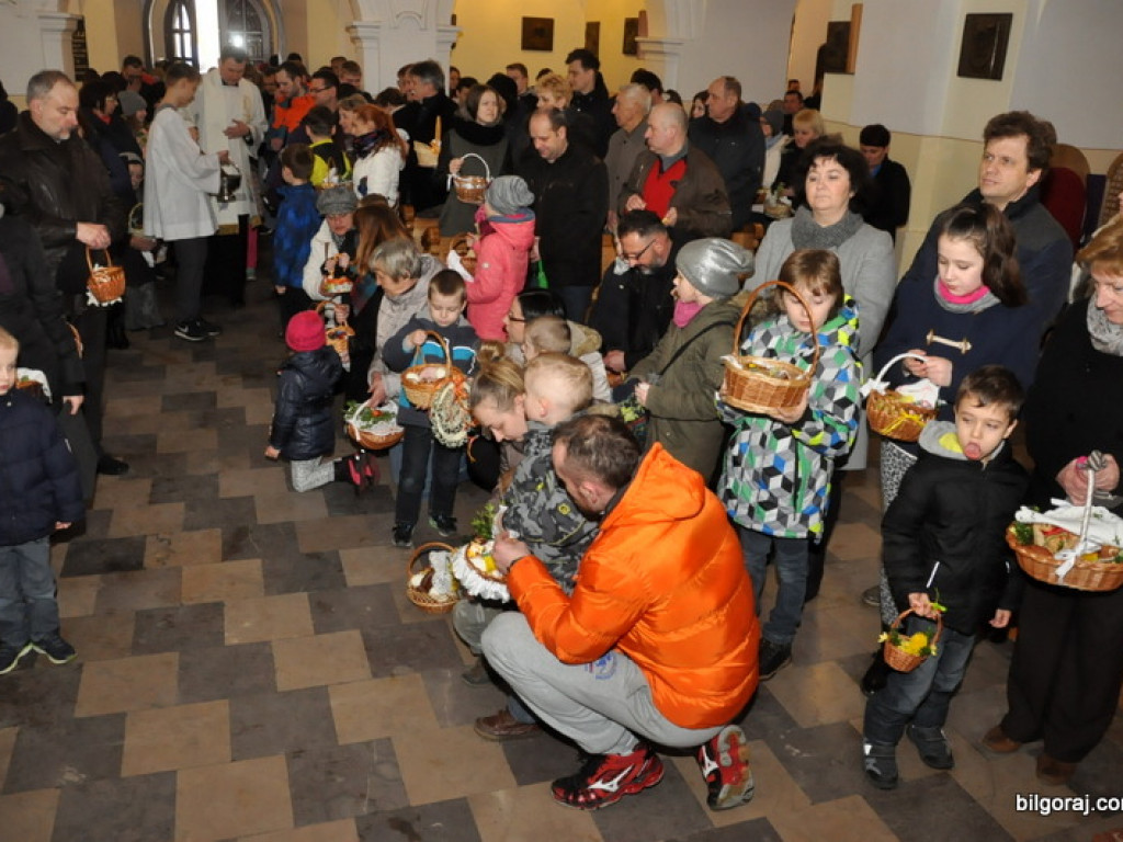 Poświęcenie pokarmów na stół wielkanocny (FOTO)