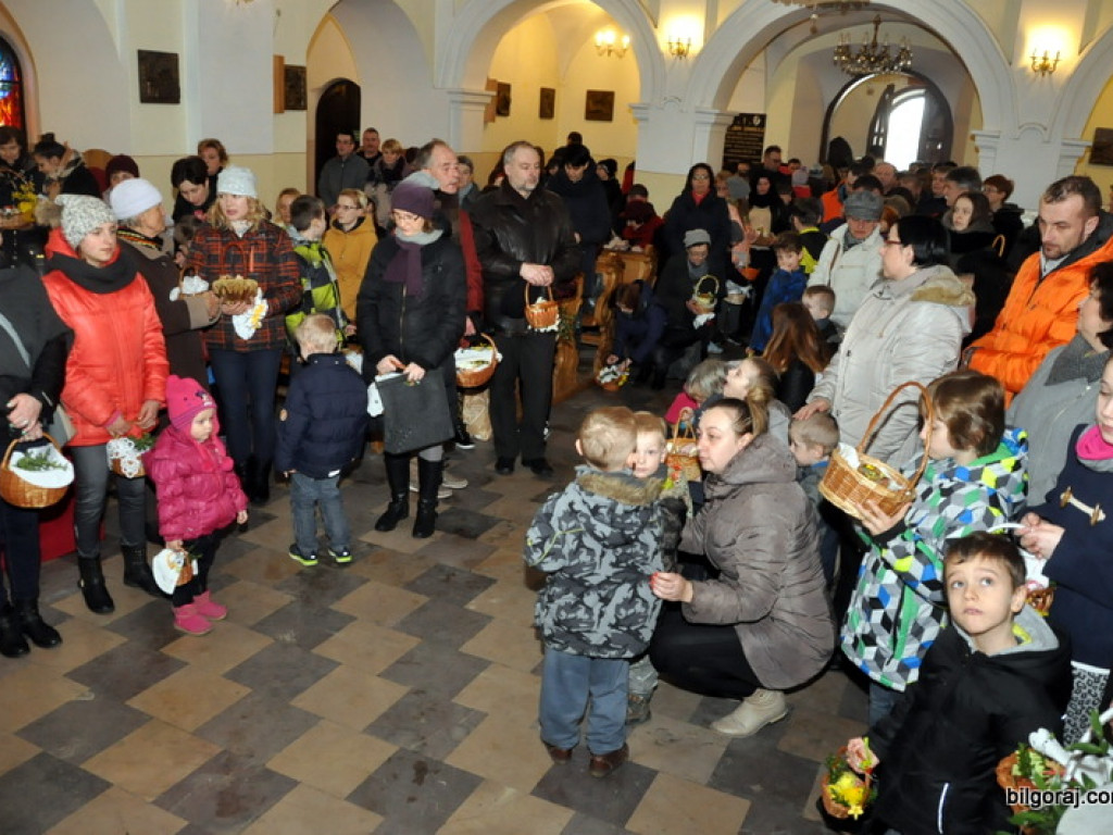 Poświęcenie pokarmów na stół wielkanocny (FOTO)