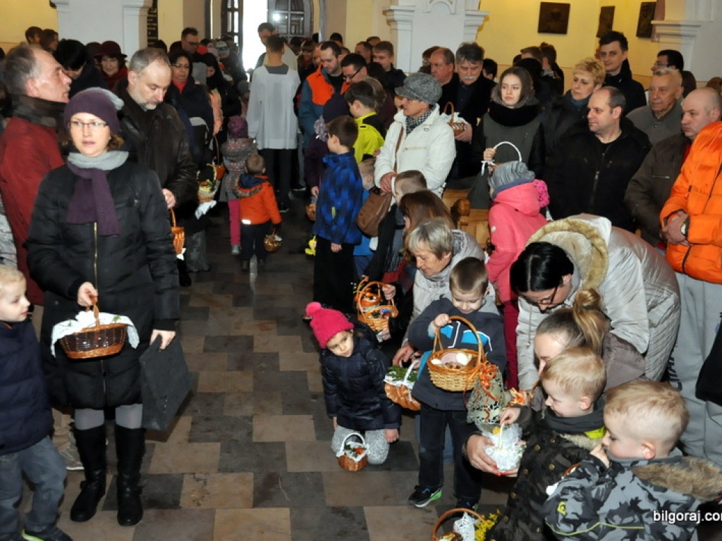 Poświęcenie pokarmów na stół wielkanocny (FOTO)