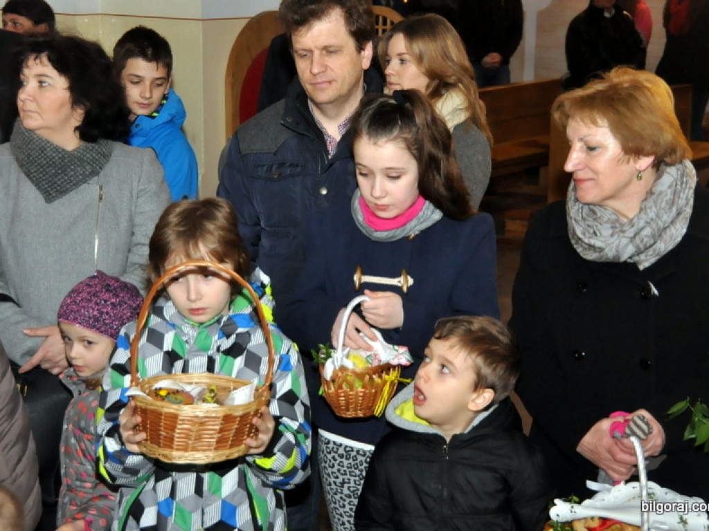 Poświęcenie pokarmów na stół wielkanocny (FOTO)