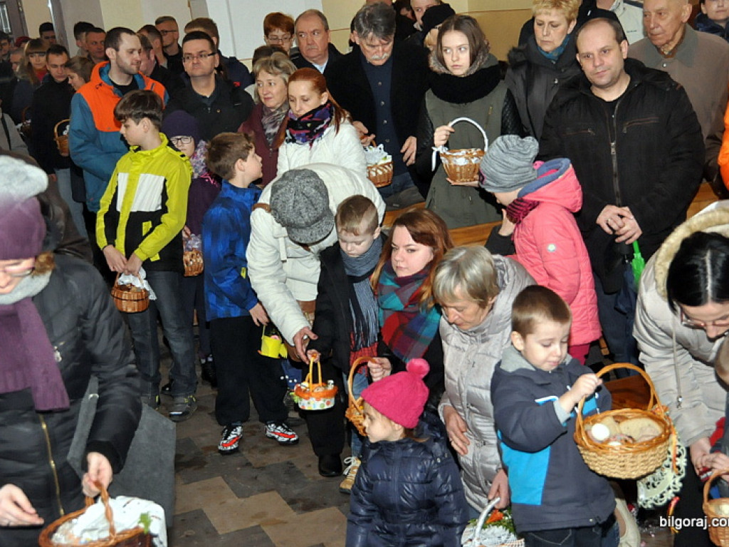 Poświęcenie pokarmów na stół wielkanocny (FOTO)