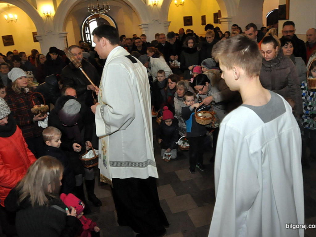 Poświęcenie pokarmów na stół wielkanocny (FOTO)