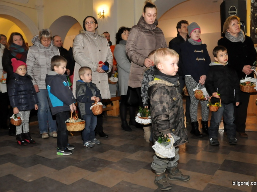Poświęcenie pokarmów na stół wielkanocny (FOTO)