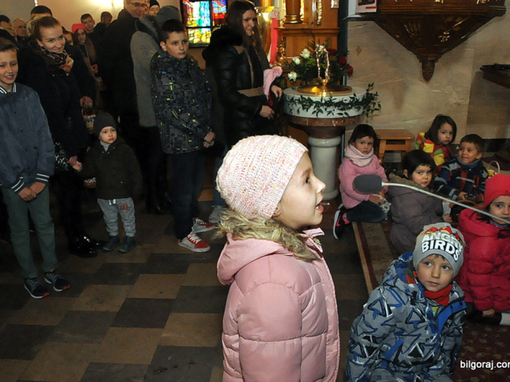 Poświęcenie pokarmów na stół wielkanocny (FOTO)
