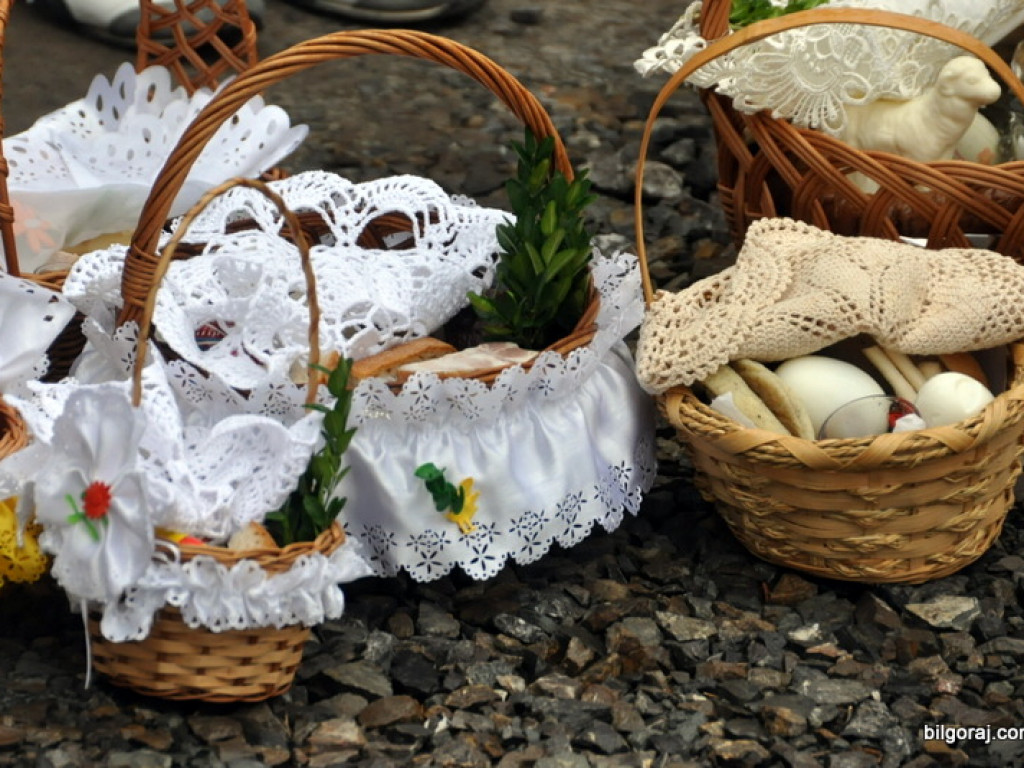 Poświęcenie pokarmów na stół wielkanocny (FOTO)