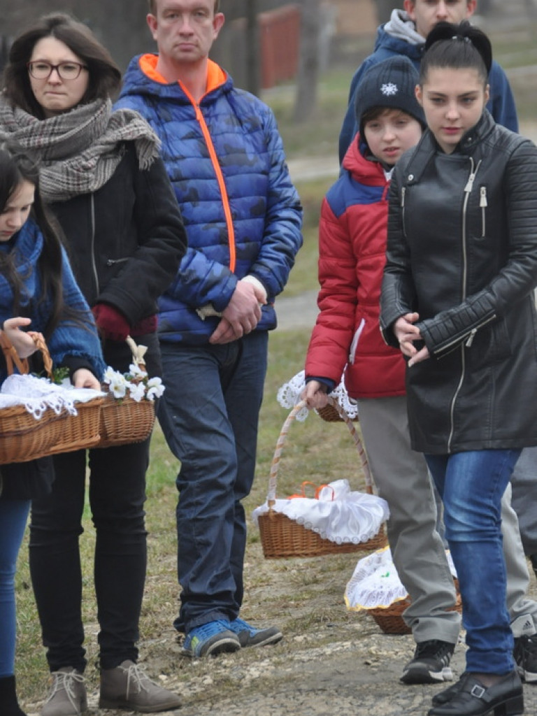 Poświęcenie pokarmów na stół wielkanocny (FOTO)