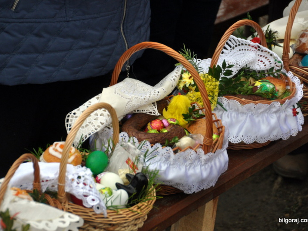 Poświęcenie pokarmów na stół wielkanocny (FOTO)