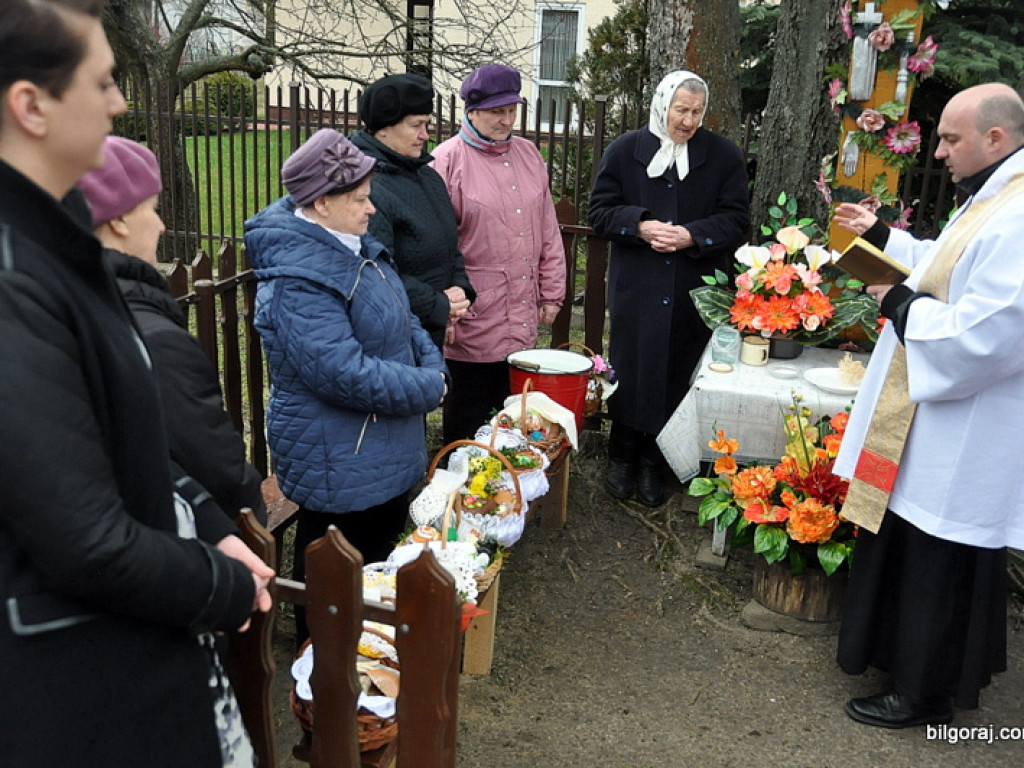 Poświęcenie pokarmów na stół wielkanocny (FOTO)