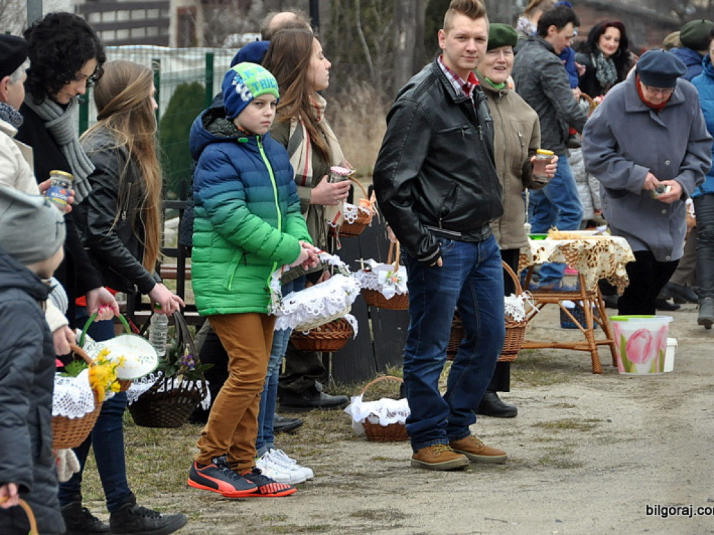 Poświęcenie pokarmów na stół wielkanocny (FOTO)