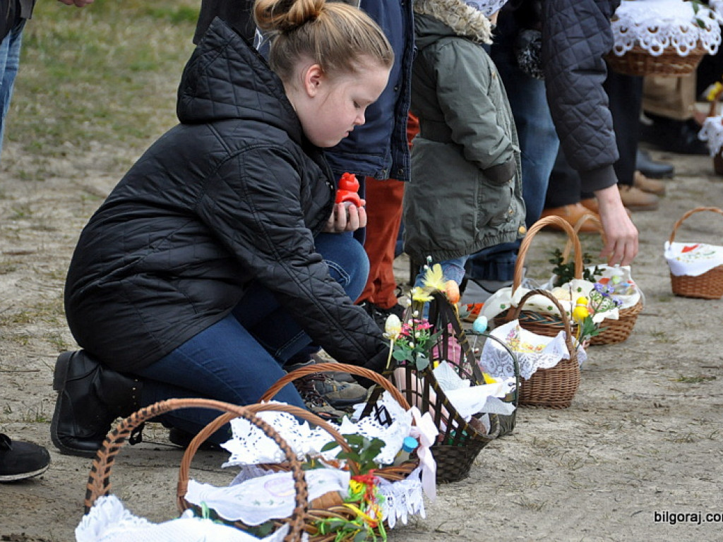 Poświęcenie pokarmów na stół wielkanocny (FOTO)