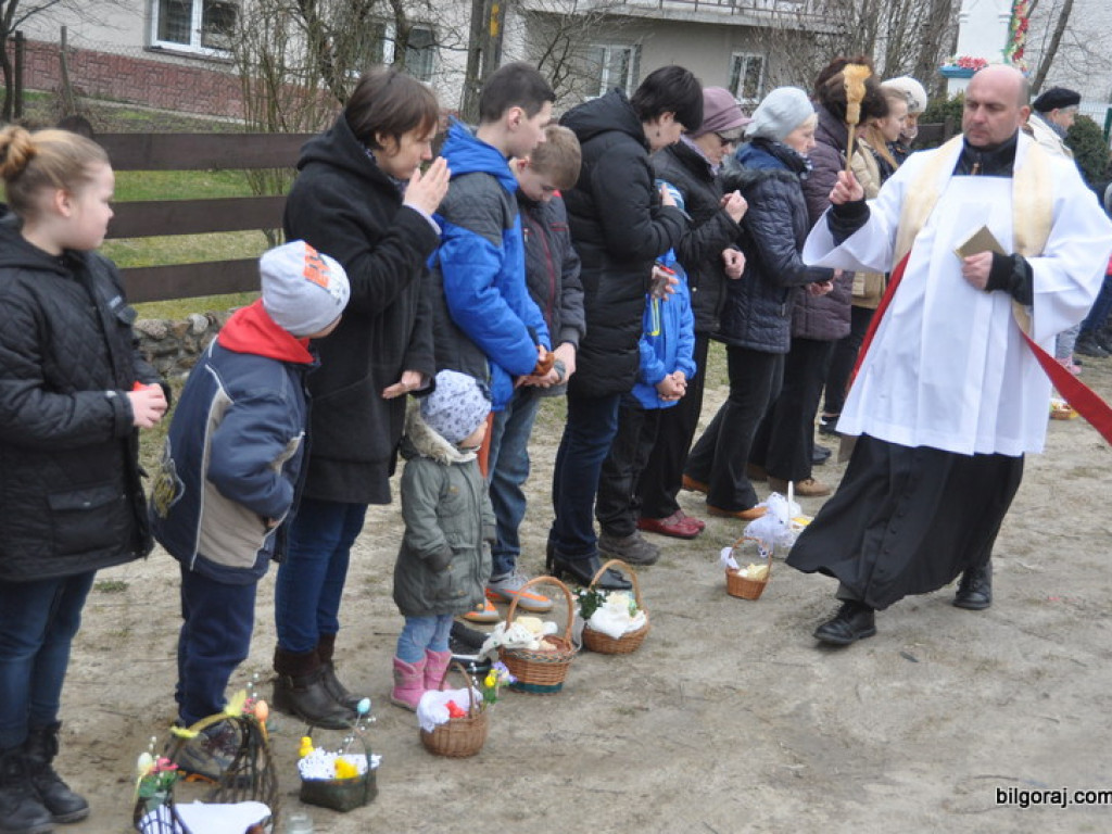 Poświęcenie pokarmów na stół wielkanocny (FOTO)