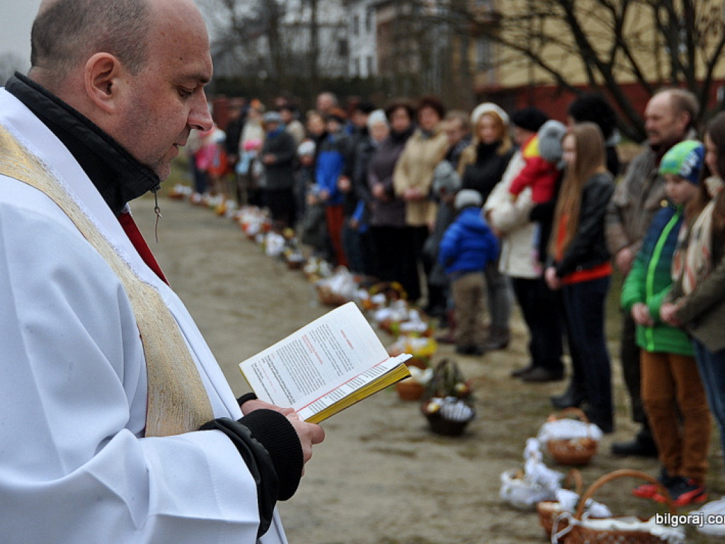 Poświęcenie pokarmów na stół wielkanocny (FOTO)