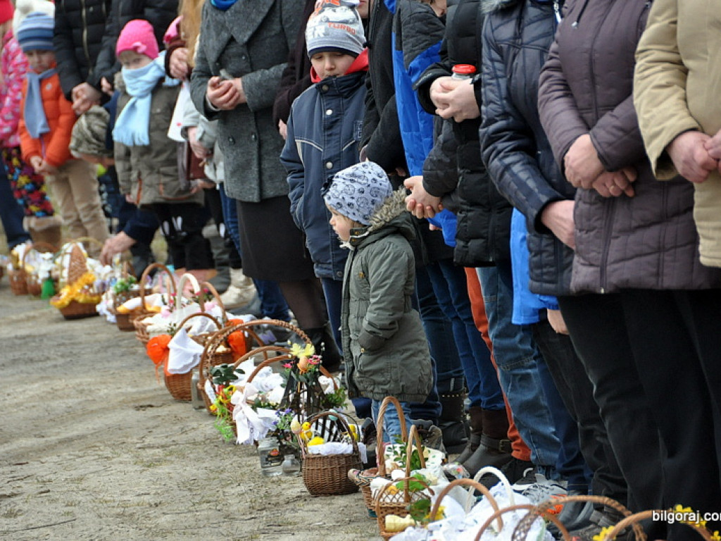 Poświęcenie pokarmów na stół wielkanocny (FOTO)