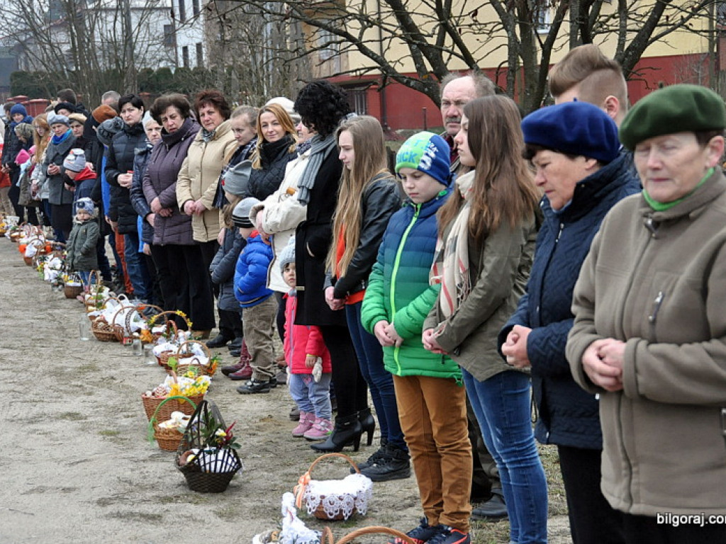 Poświęcenie pokarmów na stół wielkanocny (FOTO)