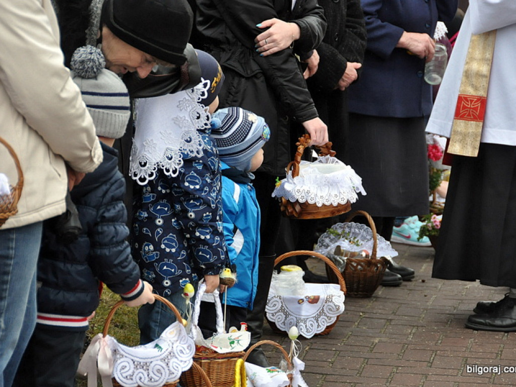 Poświęcenie pokarmów na stół wielkanocny (FOTO)