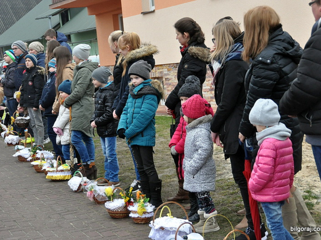 Poświęcenie pokarmów na stół wielkanocny (FOTO)