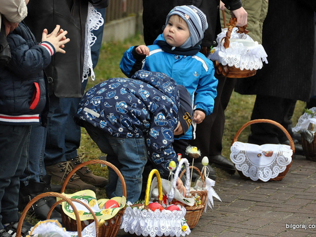 Poświęcenie pokarmów na stół wielkanocny (FOTO)