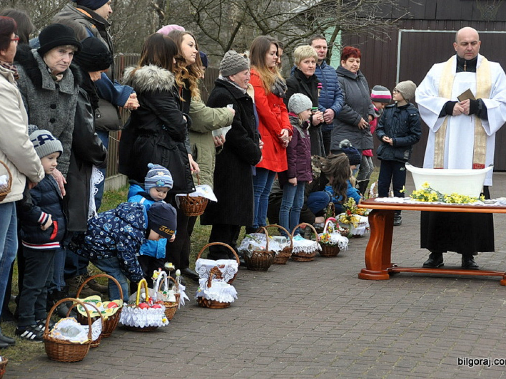 Poświęcenie pokarmów na stół wielkanocny (FOTO)
