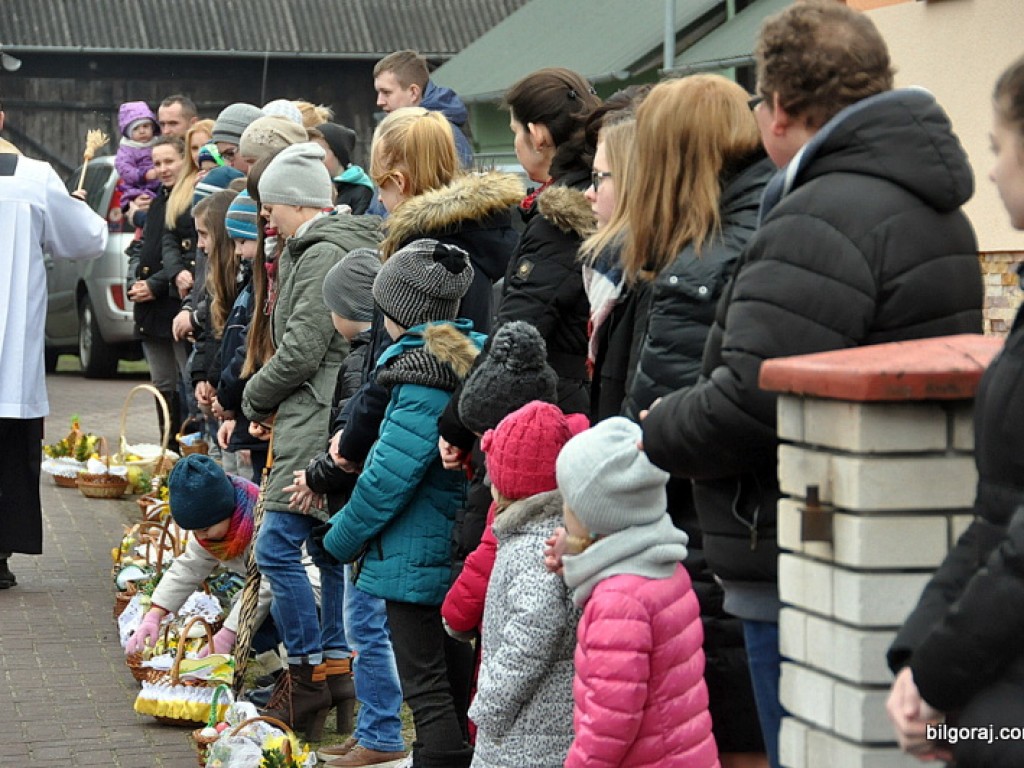 Poświęcenie pokarmów na stół wielkanocny (FOTO)