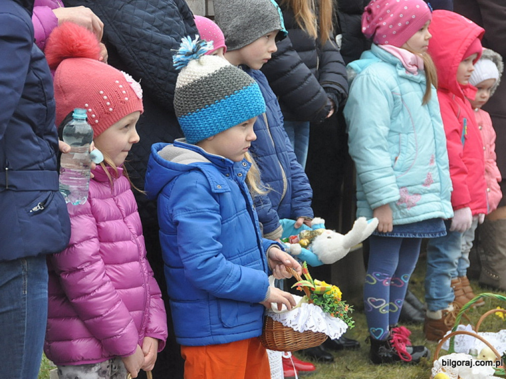 Poświęcenie pokarmów na stół wielkanocny (FOTO)