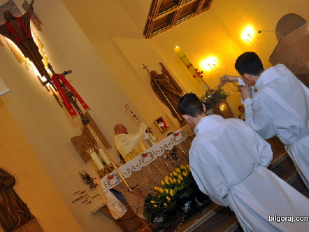 Rezurekcja - wierni uczcili Zmartwychwstanie Chrystusa (FOTO)