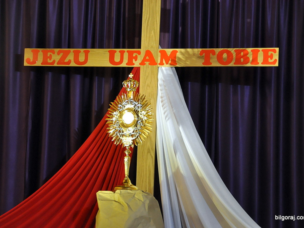 Rezurekcja - wierni uczcili Zmartwychwstanie Chrystusa (FOTO)