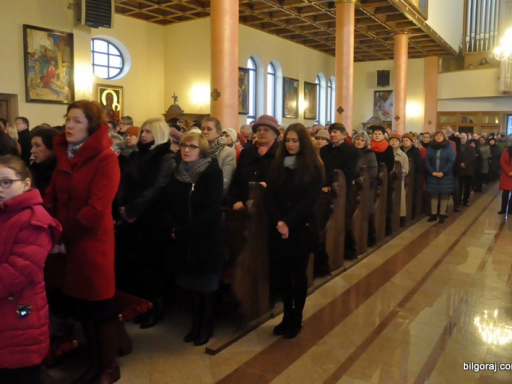 Rezurekcja - wierni uczcili Zmartwychwstanie Chrystusa (FOTO)