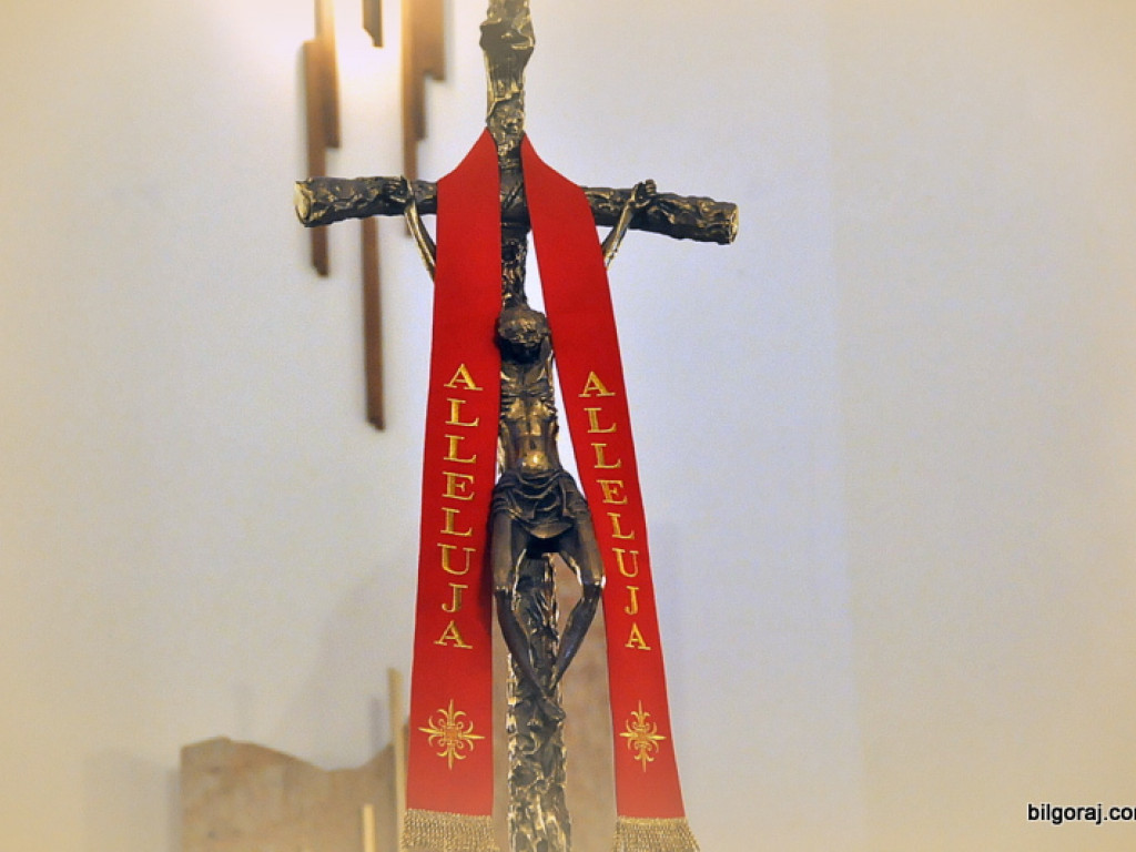 Rezurekcja - wierni uczcili Zmartwychwstanie Chrystusa (FOTO)