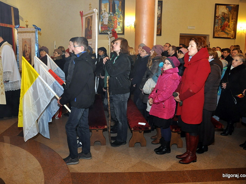 Rezurekcja - wierni uczcili Zmartwychwstanie Chrystusa (FOTO)